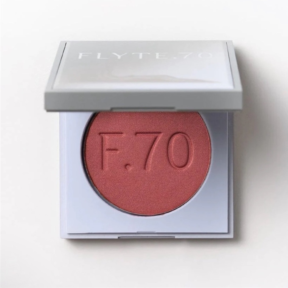 FLYTE 70 PRESSED POWDER BLUSH IN LINGER NIB